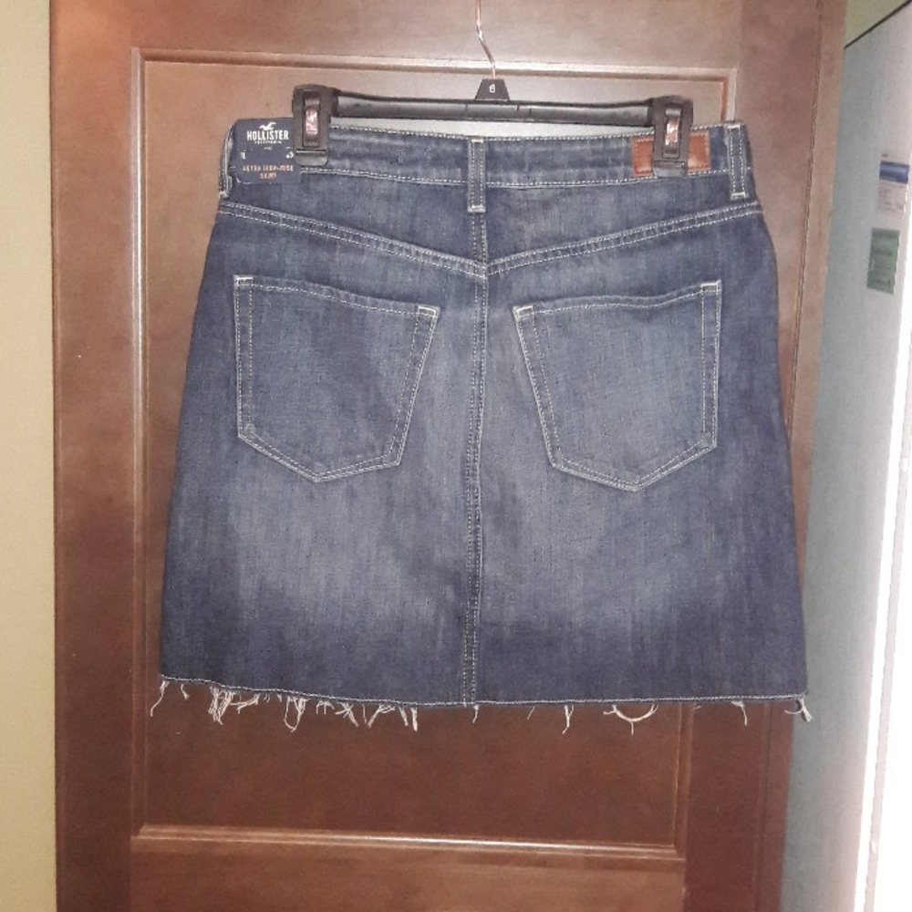Hollister Blue Denim skirt With Sporty varsity stripes On Sides Raw Hem Size 11 - Picture 2 of 6